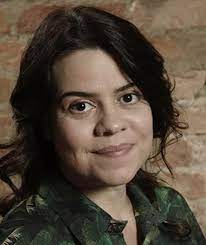 Geórgia Costa Araújo